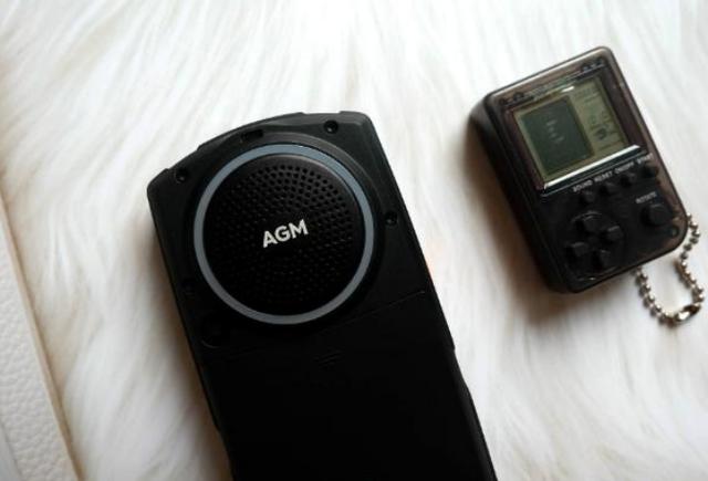 想给老妈买老年机，对比了好多，还是入手了AMG，有缺点但很满意