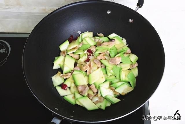 炒西葫芦 炒西葫芦（炒西葫芦的做法） 美食