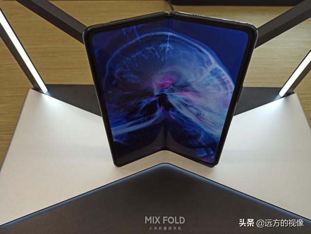 看到离万元仅一元之距的手机和巨屏电视，MI系的，你会米西米西吗