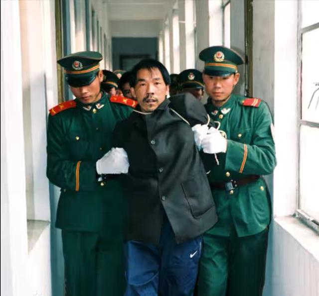 死刑！从美丽女教师堕落成女魔头，劳荣枝是怎么把自己“作死”的