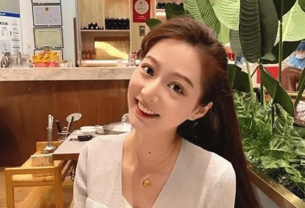 中国传媒大学校花冯琳，毕业实习无缘央视，选择签约上海卫视