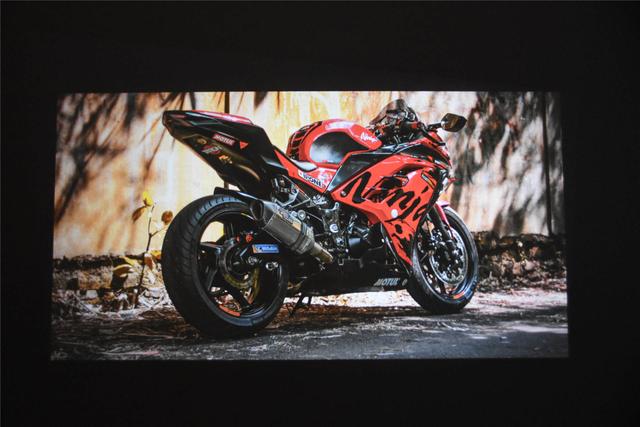 千元投影仪最佳选择，支持腾讯云游戏，1599元老百姓买得起