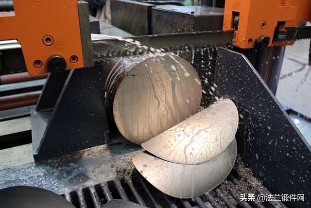 制砂机用高铬钢锤头作用