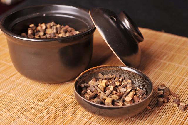 医圣张仲景的一个小方子，专调老胃病，简单实用自己就能做