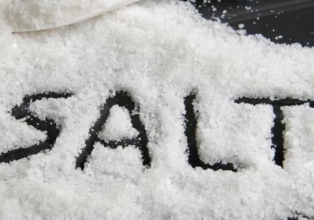 吃盐越少越好？重口味虽然会影响健康，但不吃盐会更严重