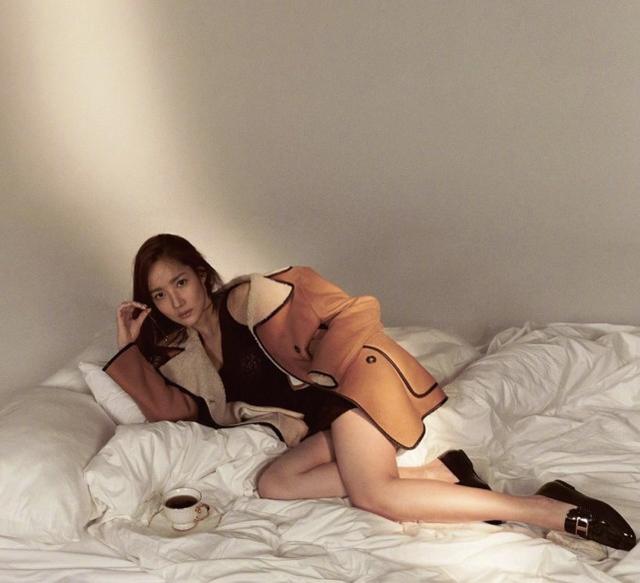 朴敏英图片:李敏镐最美前女友朴敏英，34岁仍保持完美容颜，整形美女又如何