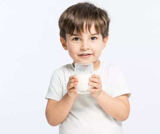 14岁女孩身高170cm，儿科医生说出真相：3类食物是“增高剂”