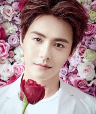 这6个明星明明是纯天然，却像极了整容脸，你看走眼几个？