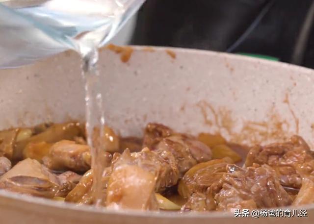 孩子爱吃的萝卜鸭肉煲，肉嫩鲜香，营养美味，吃了一次还想吃