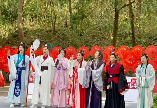 贾玲关晓彤杨洋最新综艺（贾玲杨洋关晓彤参加的综艺叫什么）