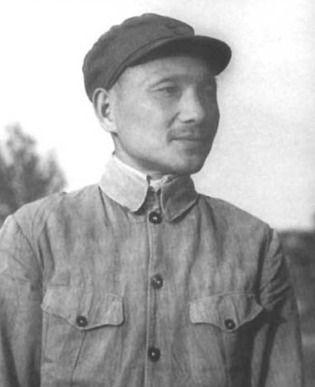 1992年陈赓之妻去台湾，十几辆车一字排开迎接，房间挤得水泄不通