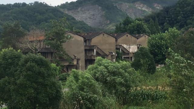 曾被譽為 小上海 的廠區 如今已被廢棄 有些荒涼 就在池州 Kks資訊網