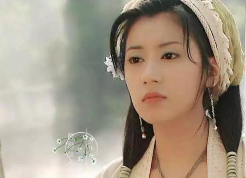 孙志浩:贾静雯女儿过16岁生日，生父孙志浩与后妈出镜，吻其脸颊显亲密