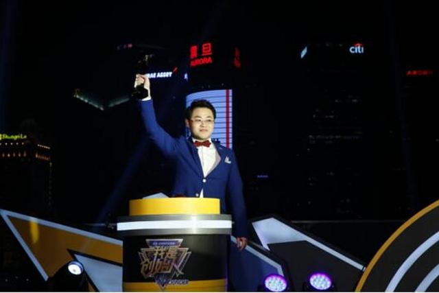 26岁创业，32岁上市敲钟，如今身价超百亿