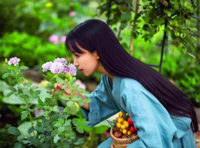 50岁李亚鹏转型男版李子柒种萝卜？揭秘雪山艺术小镇房子卖多少钱