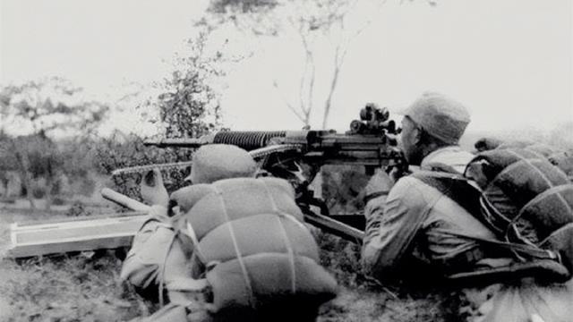 1975年，重庆一农民发现戴着镣铐的尸骨，调查后才知她是个革命者