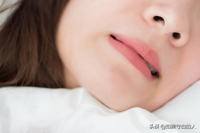睡觉起来口苦是怎么回事？