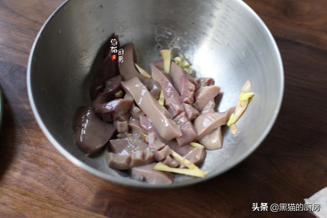 90岁奶奶常买猪腰炖汤，天冷也不担心，腰腿利索身体很不错