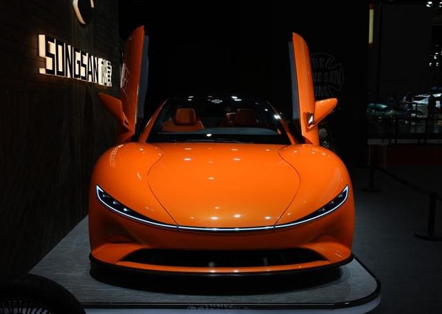 松散机车整了一台“保时捷”，续航可达800km，3.8S即可破百