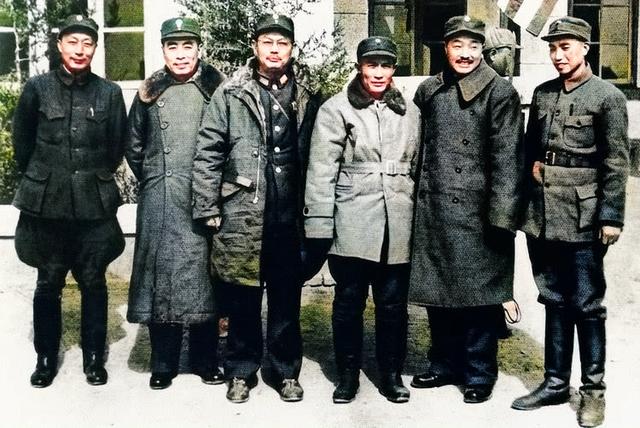 「罕见」周恩来和十大元帅的同框照，张张珍贵，尽显功勋风采