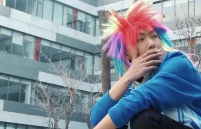 2006年，11岁少年创“杀马特家族”，两次退出后创业为自己正名