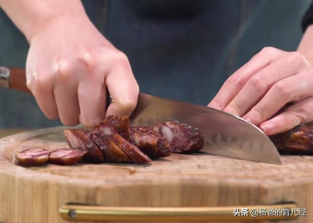 孩子爱吃的腊肠风琴土豆，造型美观，鲜嫩营养，吃一次念念不忘