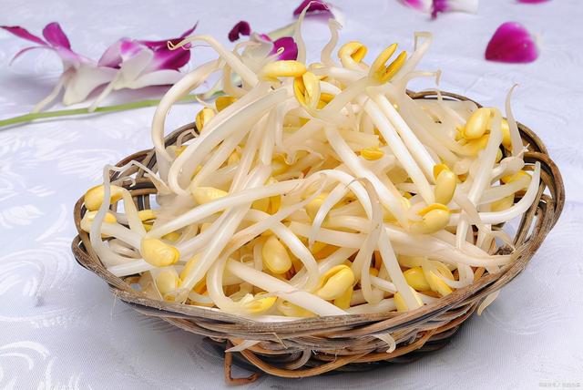 经常吃面条对胰岛不好？医生：若想降血糖，4种素食建议要少吃