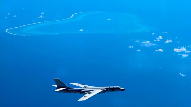 美媒披露：美国航母每次进入南海，中国轰炸机就都前来“迎接”