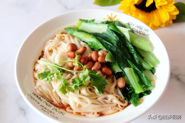 晒晒全职妈妈的一人食，自制重庆小面和柠檬虾，一口麻辣真过瘾