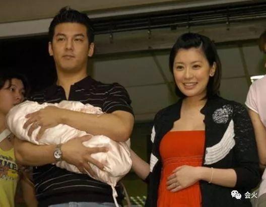孙志浩:终于和解？贾静雯出席大女儿毕业典礼，离婚9年后与孙志浩同框