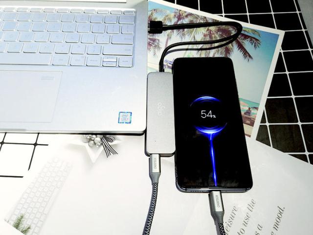 一拖四还带充电，扩充你局促的笔记本电脑接口，aigo H4分线器体验