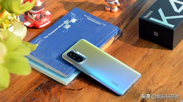 Z世代购机指南：自拍、颜值、游戏、追剧，这几款机型都能胜任