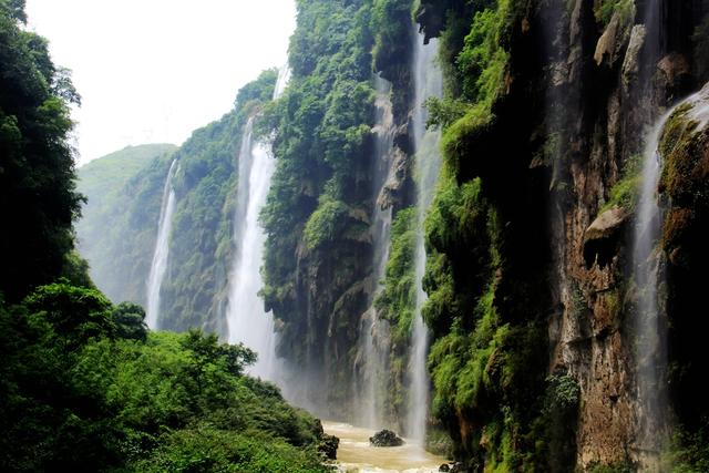 中国最宽的瀑布在哪里（中国最大的瀑布在哪里-有多长-）