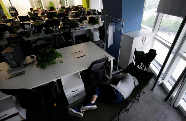 货币大缩水，全球通货膨胀加剧，2022年这几件事还是别做为好