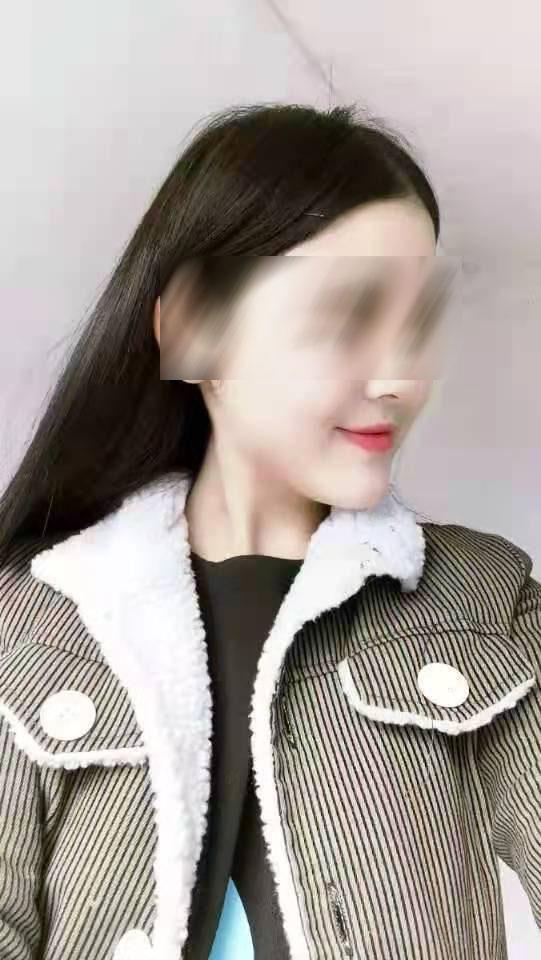 20岁女幼师饭局后命丧湖中认定自杀，家属称多处伤痕、未穿裤子、手机被格式化；警方回应：将重新核查此案