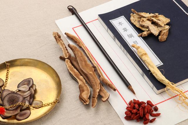 古代药方才几味药，现在中药往往是十几味？是中医退步了吗？