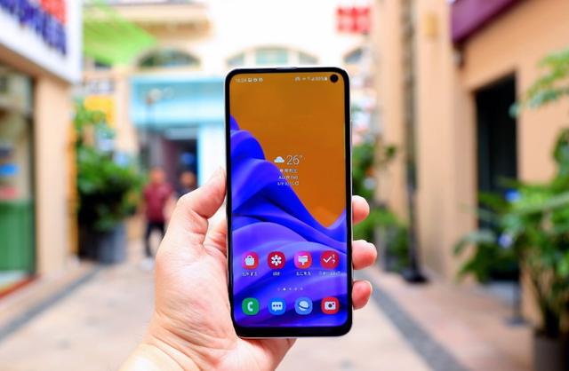 性价比远超Redmi，却很少被人提及，这3款手机心里太憋屈