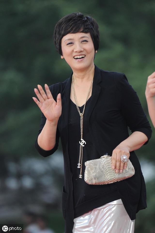 张国立的老婆:张国立的妻子——邓婕美照
