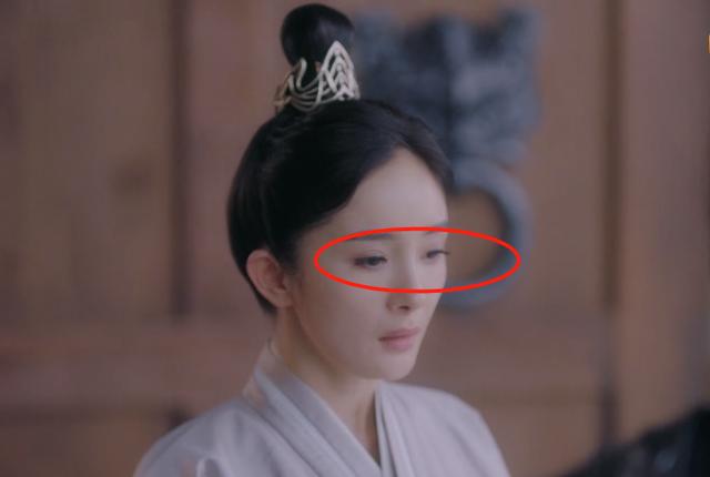 杨幂新剧引争议，35岁演“古偶少女”：这次被骂，她冤吗？