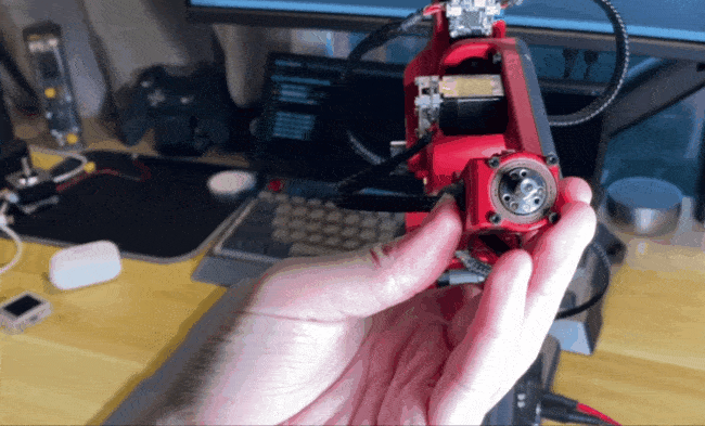 业余时间设计的机械臂给葡萄缝针，华为工程师火了，引无数人膜拜