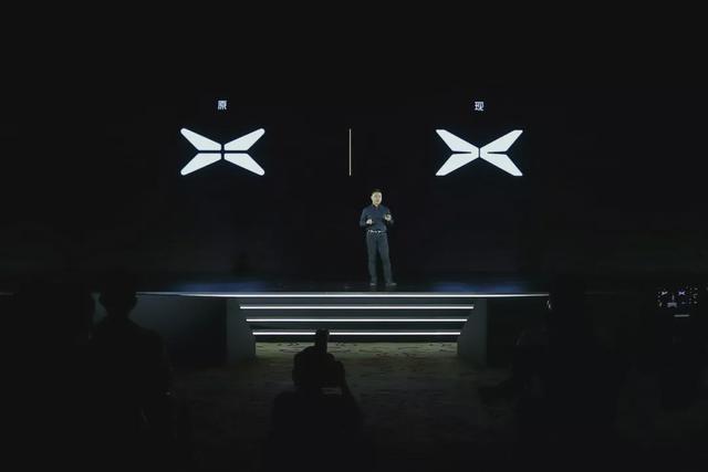 卖车、改logo、玩PPT，小鹏“嗨”起来了