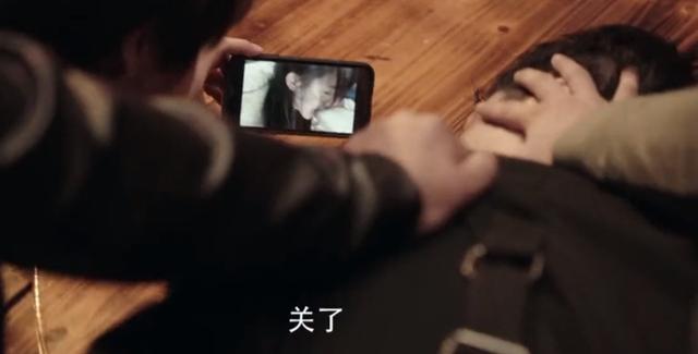 《扫黑风暴》剧组庆功宴，孙兴徐英子亲密合照很和谐，大江也在场
