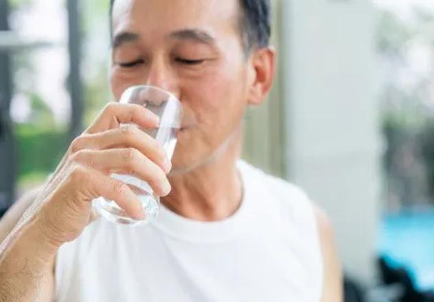 多走路有助于長壽？提醒：過了50歲，做好4件事，或比走路有效果