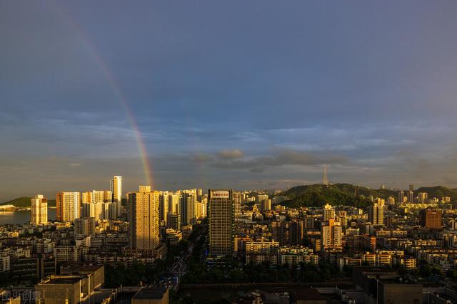 为什么现在生意不好干了，实体店还有春天吗？