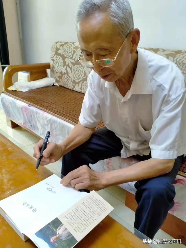 陕西省丹凤县退休教师田爵勋20年写成《守望武关》一书 西安之声