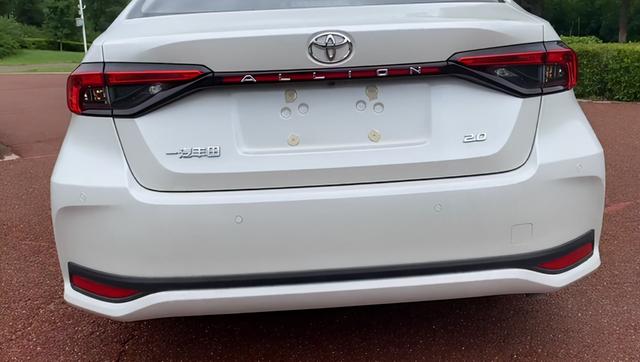 9月车市最大冷门：刚刚取代大众的丰田，旗下最新特供车只卖掉1台