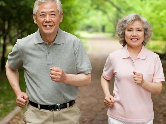 73岁老阿婆雇44岁住家男保姆，阿婆：说什么也不让他做了，太窝火