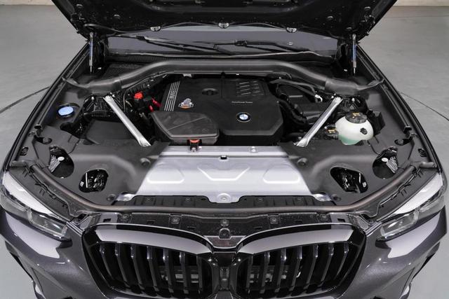 宝马又发力了，30天大卖10390辆，全系2.0T+8AT，带你看宝马X3