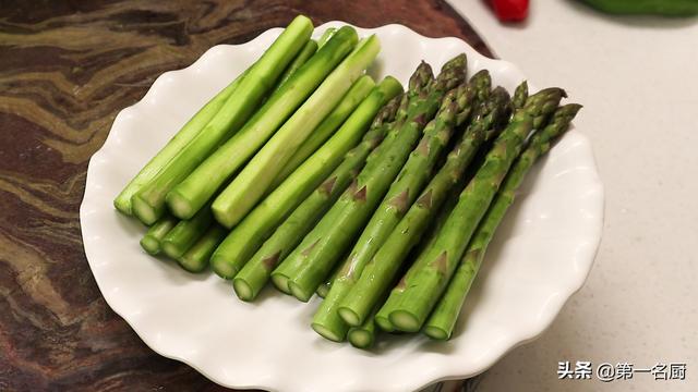 芦笋怎么吃好吃（白灼芦笋的做法和步骤）