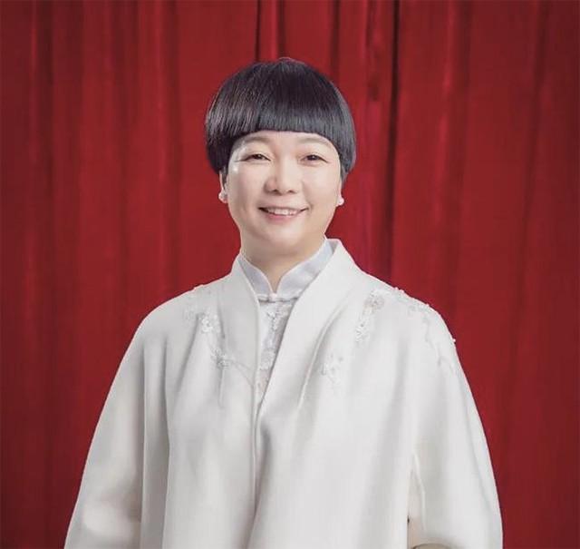 马秀慧：20岁为爱私奔，怀孕催债被羞辱，靠卖灯具起家后赚190亿